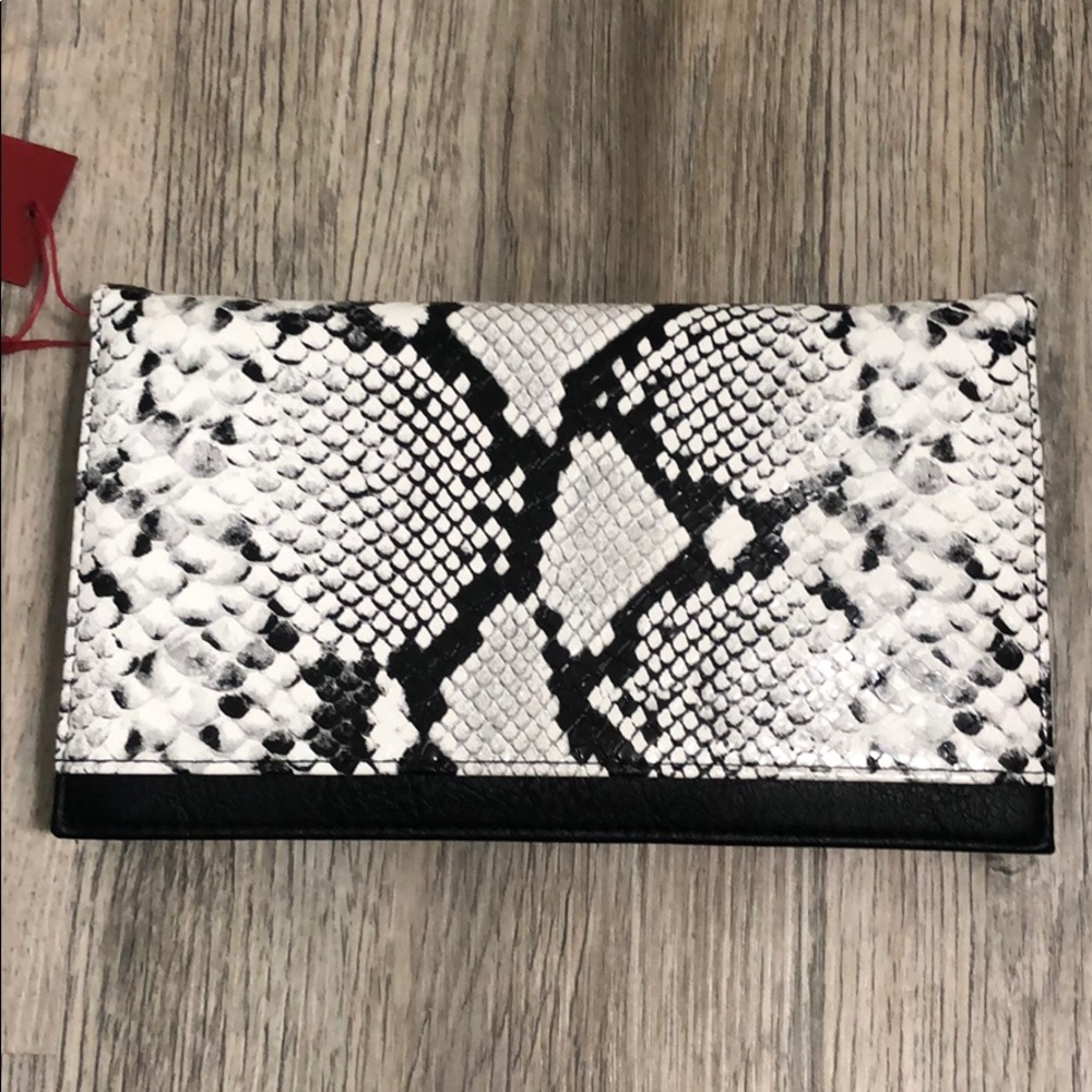 Enzo Travel Clutch